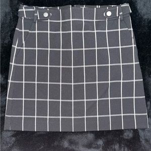 Cute skirt with buttons on the hips and back zipper.